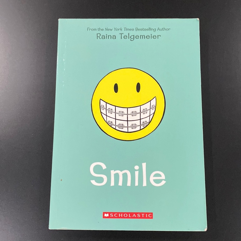 Smile by Raina Telgemeier - Scholastic Graphix Novel